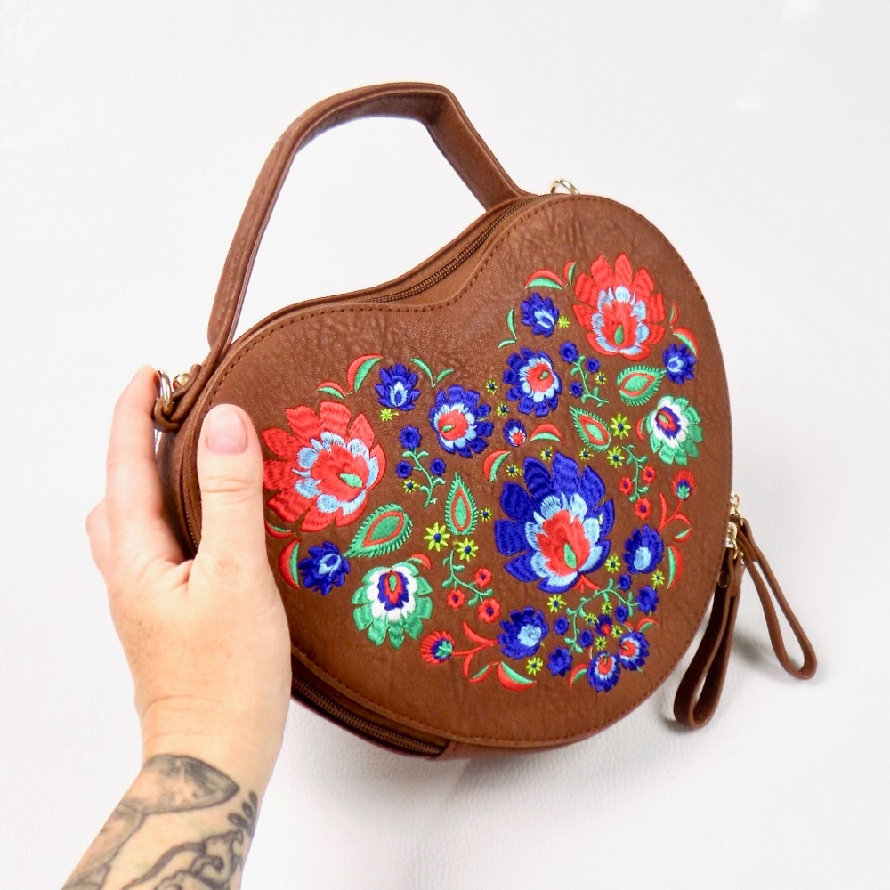 Embroidered Heart-shaped Purse - Picture 8 of 8